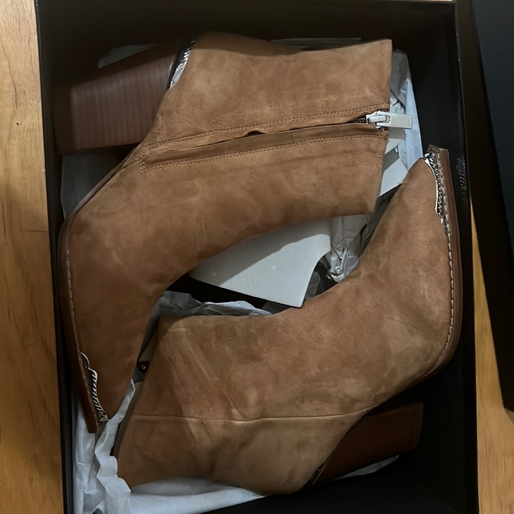 Suede leather boots. New in box never worn - Picture 2 of 4